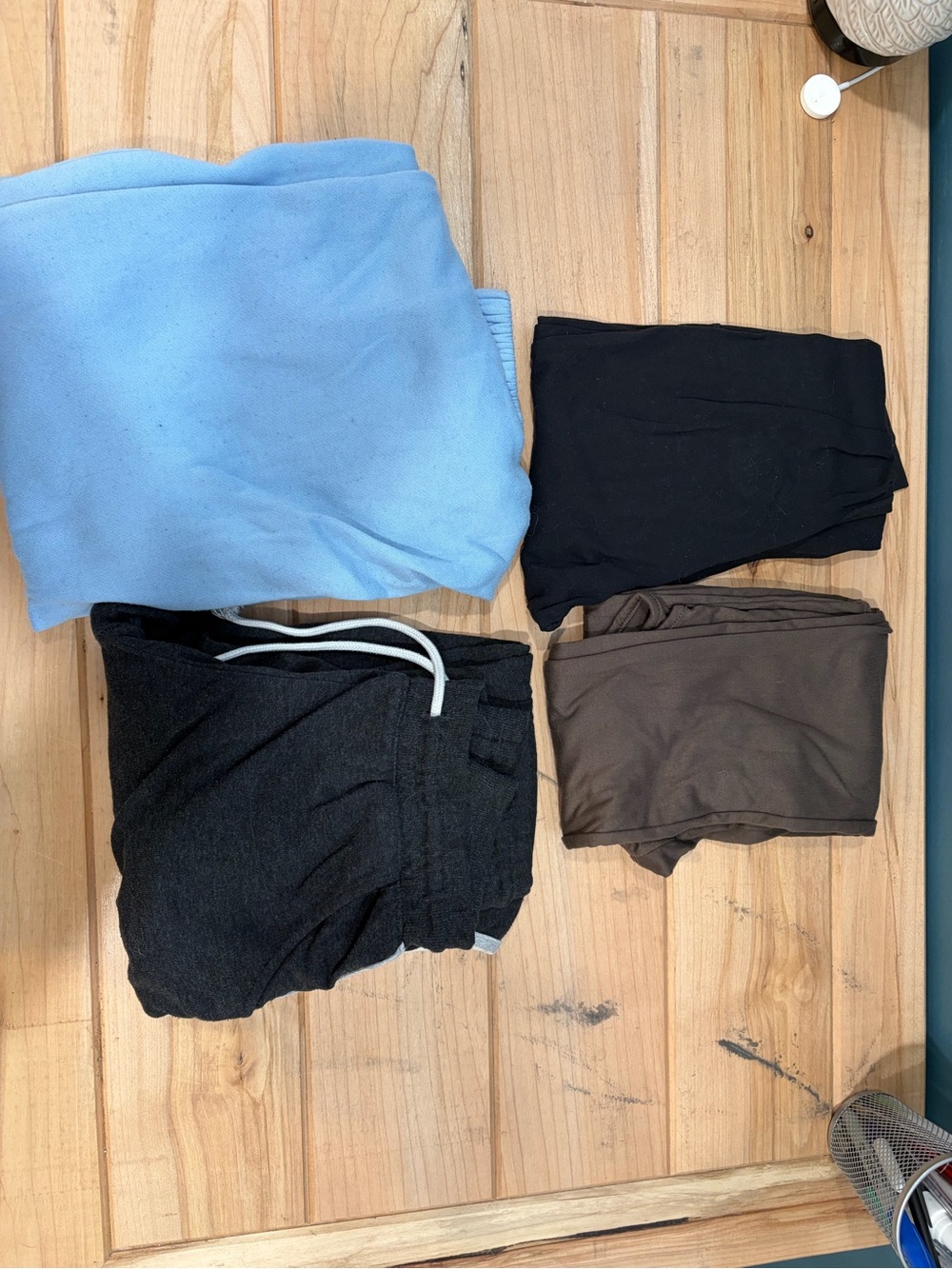 Women’s Sweat Pants & Tights